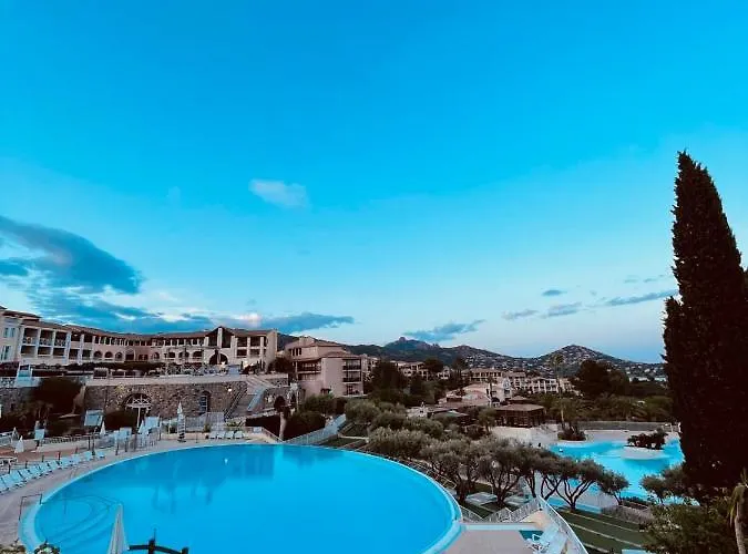 Cap Esterel Vue Piscine Et Ref C2 308